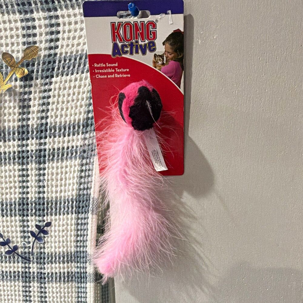 KONG Active Wild Tails Interactive Cat Toy, Rattle Sound, CB4 Wild Tails